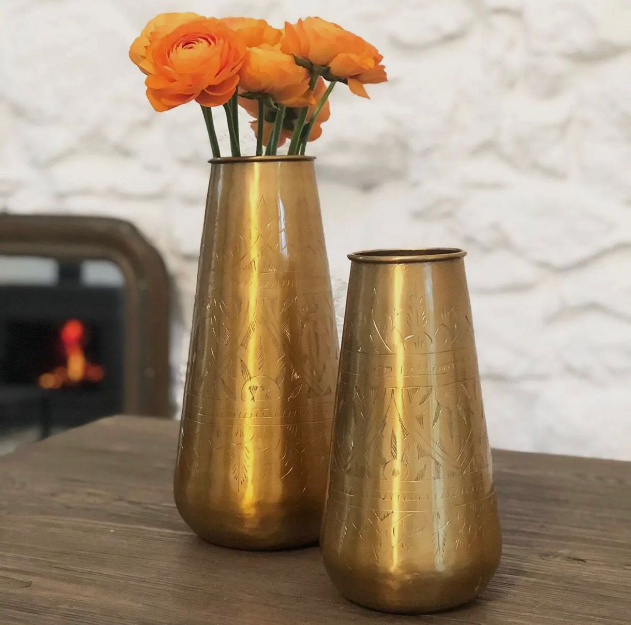 Jaya Aluminiumvase mit vergoldetem Gravurmuster
